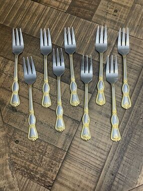 Cooks by JCPenney CKJ6 pattern featuring stainless steel- gold accents set of 9